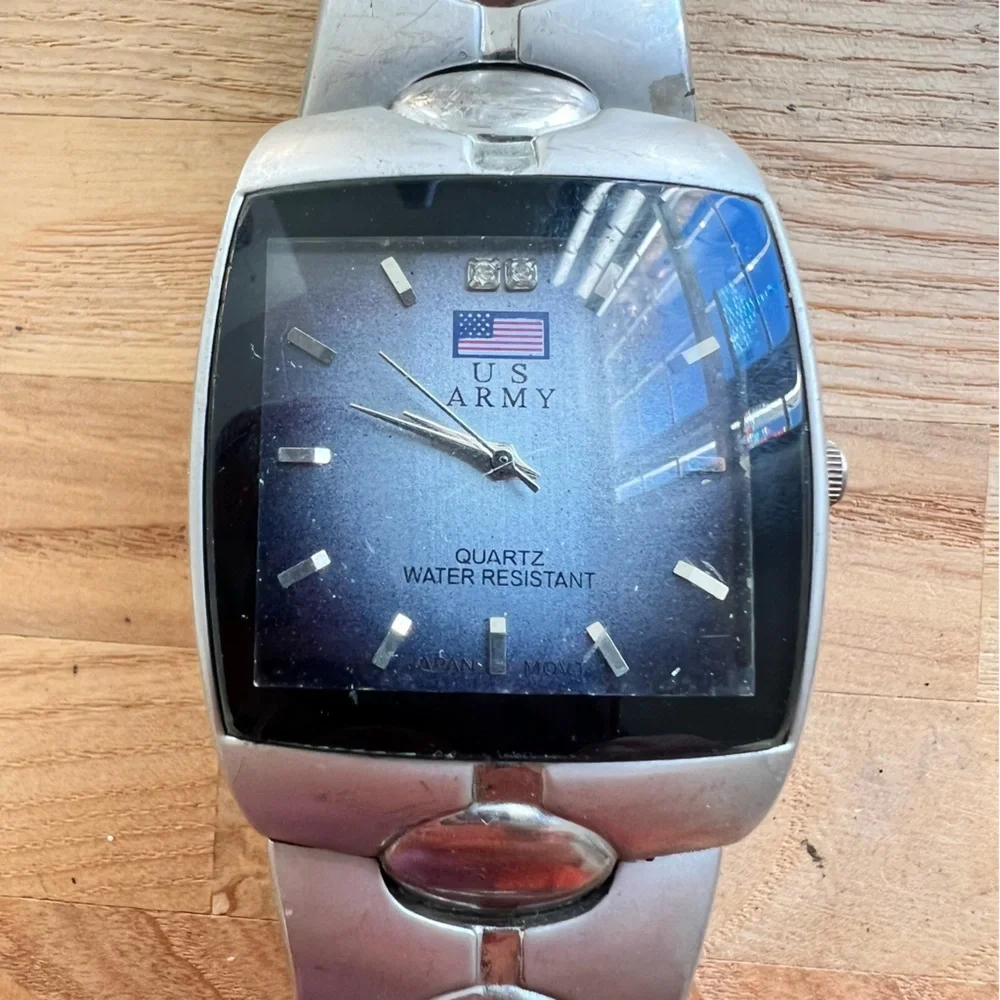 US Army mens watch NEW BATTERY